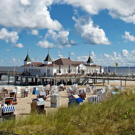 Aparthotel Seetelhotel Strandschloss 4*